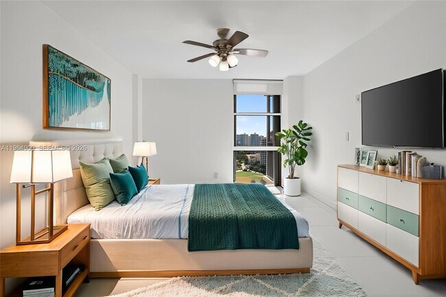 Building Photo - 20379 W Country Club Dr