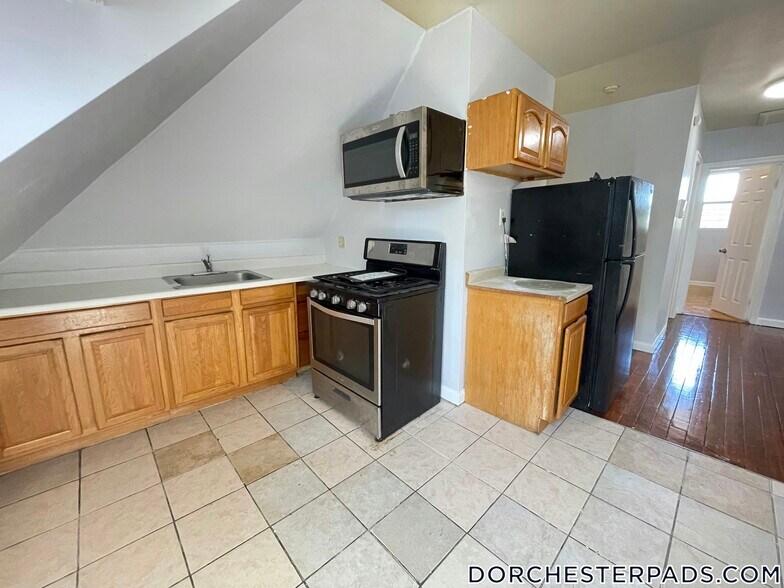 Building Photo - 53 Georgia St