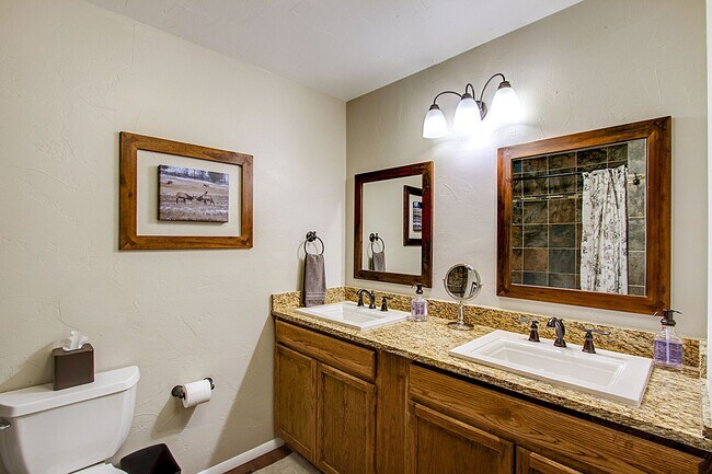 Building Photo - Peaceful 5 bdrm Mountain retreat in Woodla...