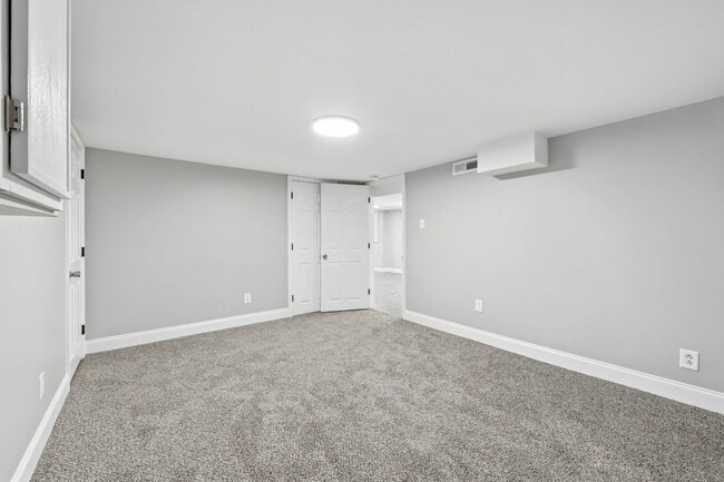 Building Photo - Spacious 3 bedroom home with finished base...