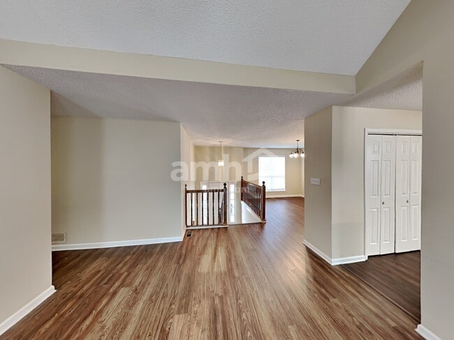 Building Photo - 4718 Vineyard Ct