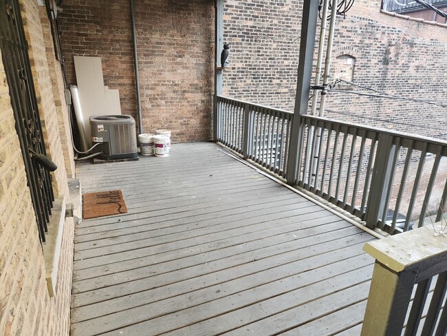 Building Photo - 1246 N Wells St