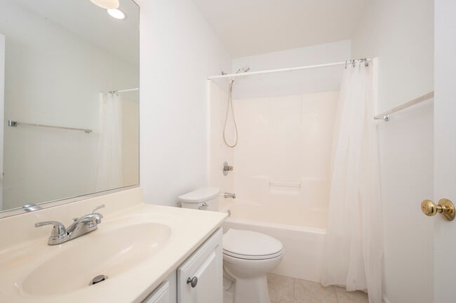 Building Photo - 3939 Creekside Ct