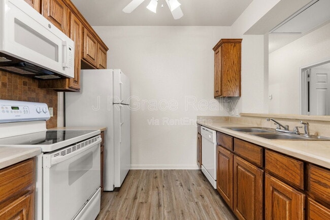 Building Photo - 10015 Amber Cir