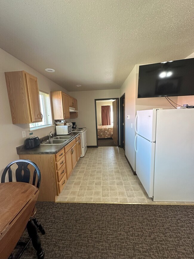 Building Photo - 809 E Cedar St