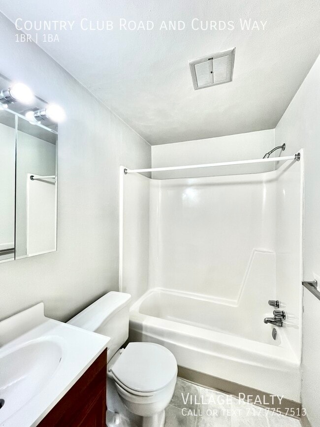 Building Photo - 671 Country Club Rd