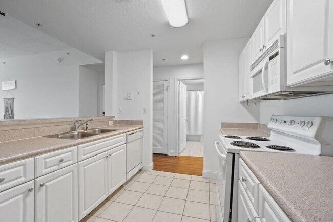 Building Photo - 1200 Town Center Dr