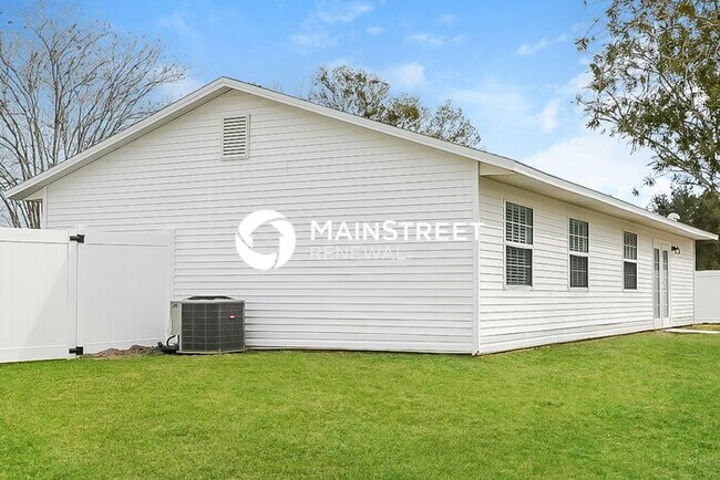 Building Photo - 4 Bedroom Pet-Friendly Home in St. Cloud, FL with Main Street Renewal