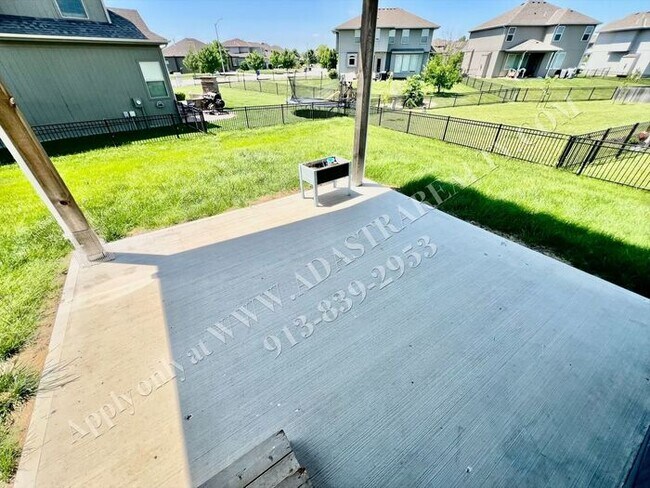 Building Photo - Beautiful 4 Bed 3.5 Bath Home in Olathe-Av...