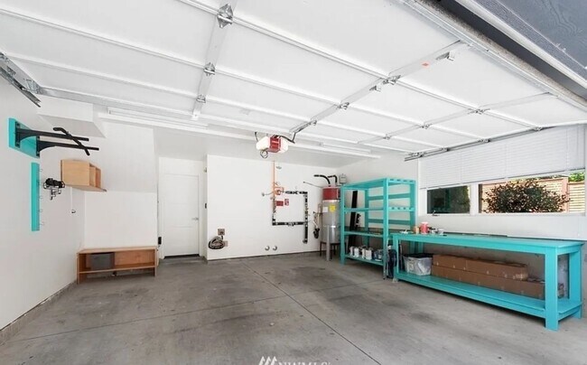 Building Photo - 4bd/3.5ba Seattle Condo