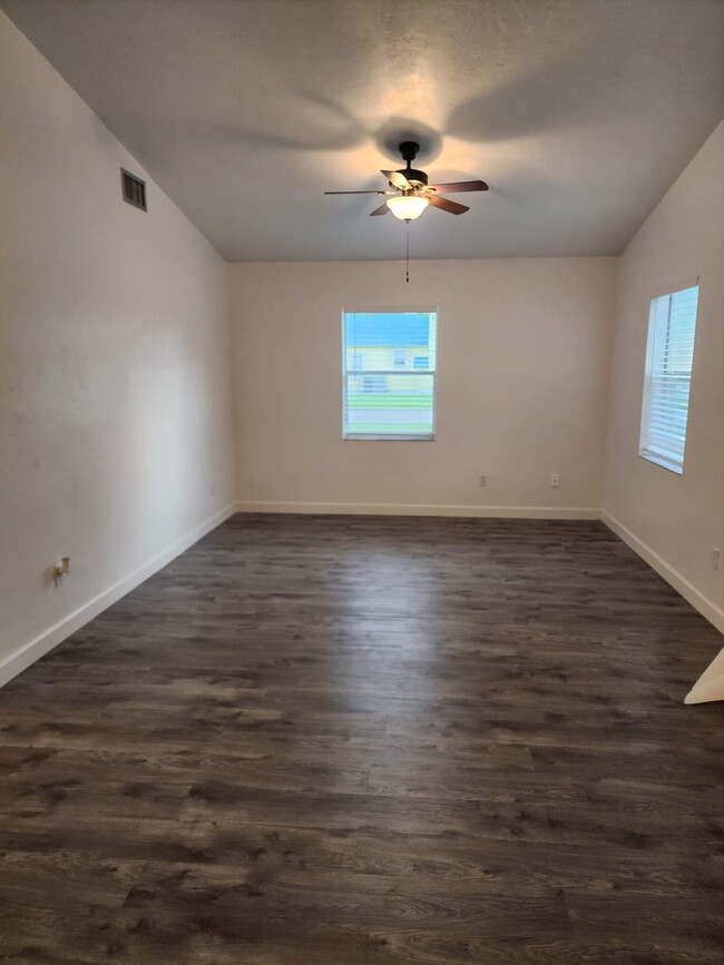 LIVING-ROOM - 202 N Manatee Ave