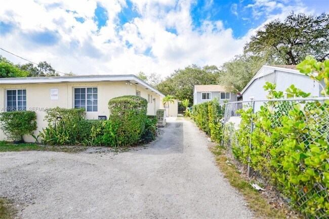 Building Photo - 6320 NW 1st Pl