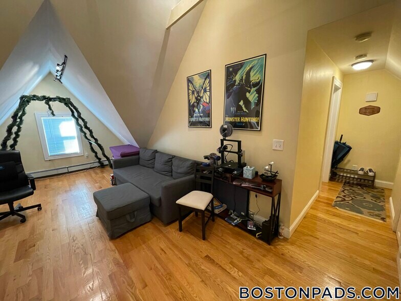 Building Photo - 5 Irving St