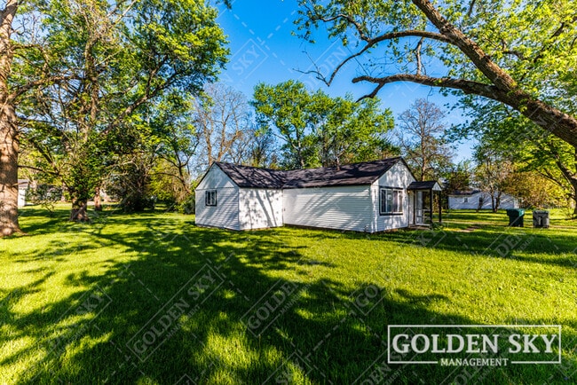 Building Photo - 2321 N Macedonia Ave