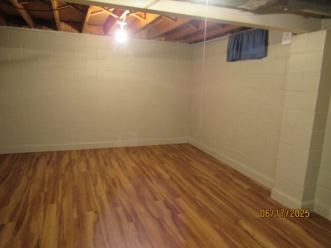 Building Photo - 105 Loomis Ave