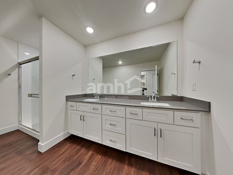 Building Photo - 11502 W Mesquite St