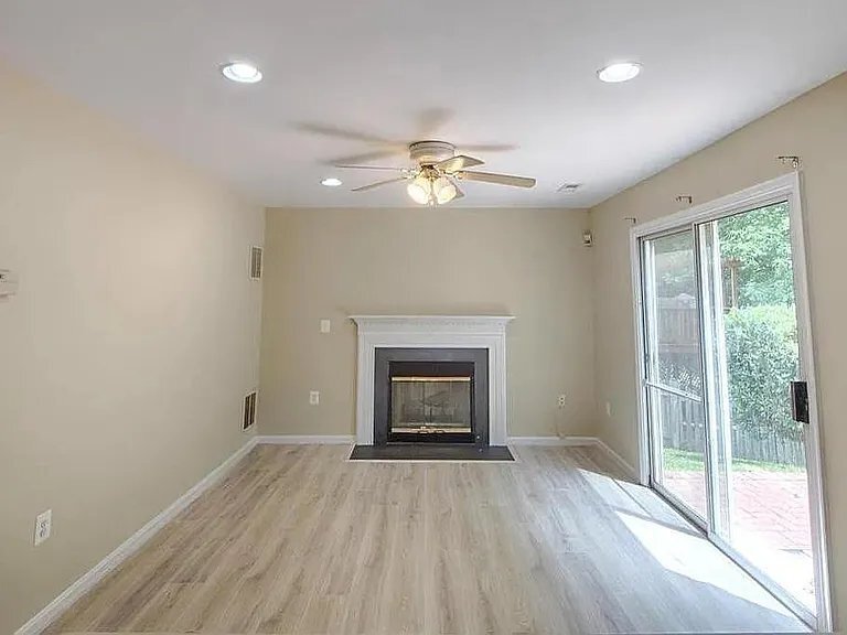 Building Photo - 6119 Oaklawn Ln