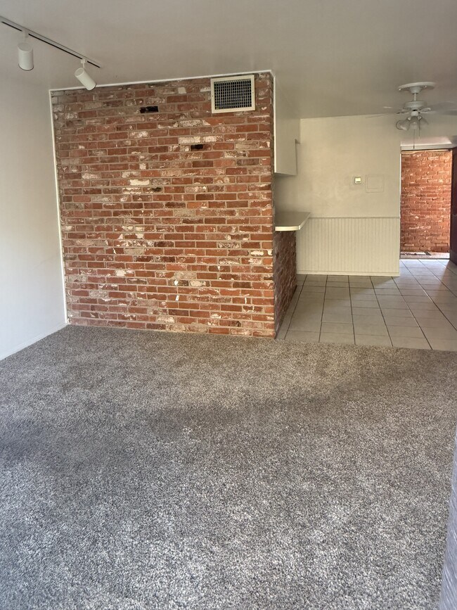 Building Photo - 3000 W Illinois Ave