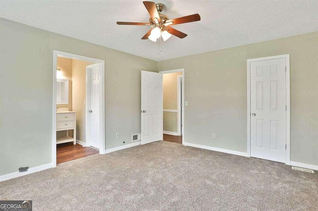 Building Photo - 180 Nectarine Dr