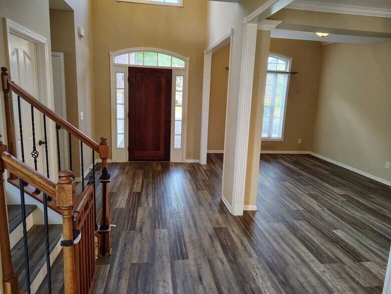 Building Photo - 110 Ruland Cir
