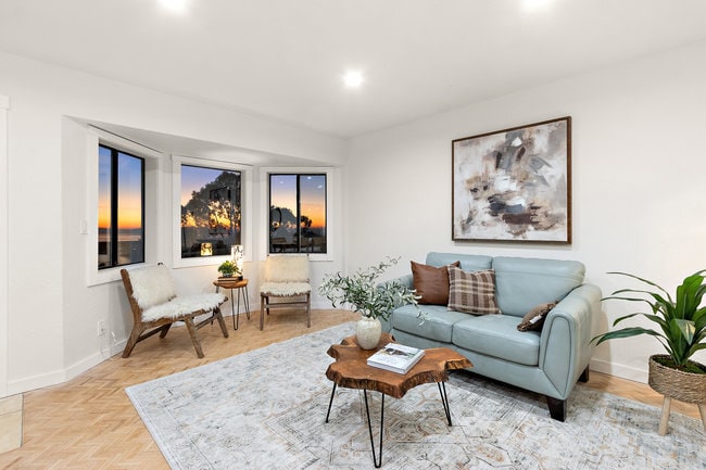 Family living Harringbone Flors - 3600 Klamath St