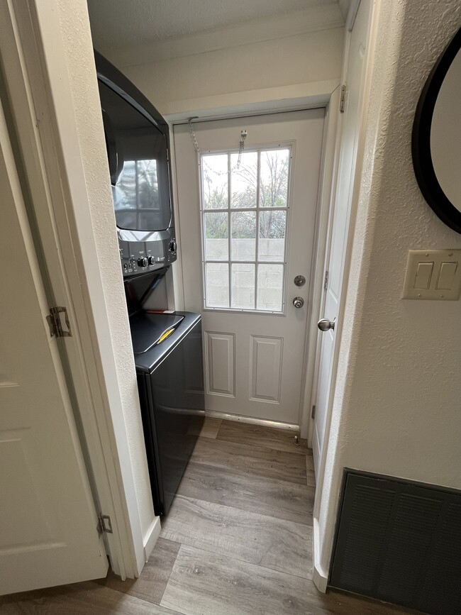 Building Photo - 4313-4312 Condesa Dr NW