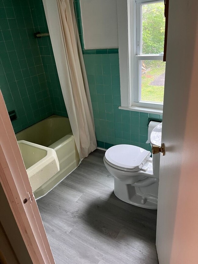 Building Photo - 2 Bedroom Apartment