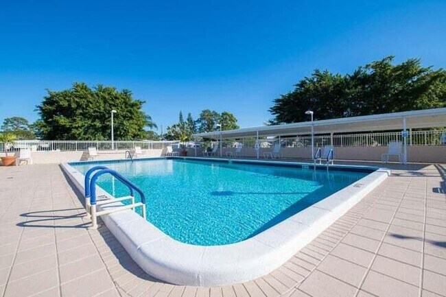 Building Photo - 8888 Kings Dr