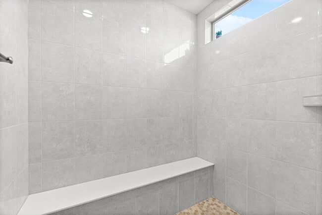 Building Photo - Luxury Maintenance-Free Former Model Home in Grove City – 2 Bed, 2 Bath Ranch