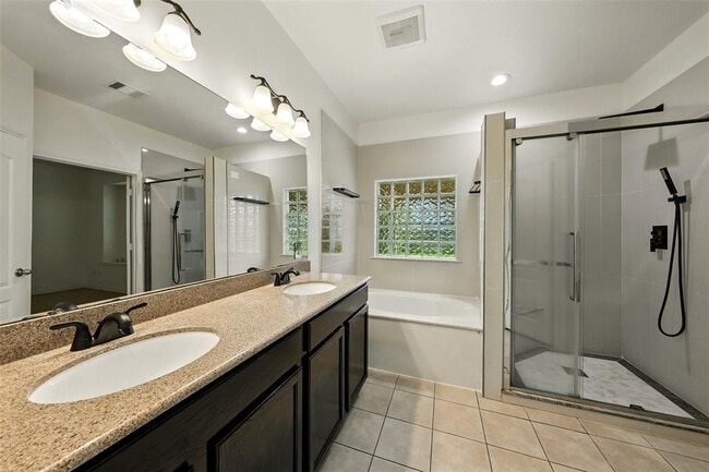 Building Photo - 9219 Gilbert Hollow Dr