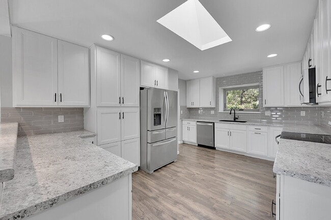 Building Photo - $2,600.00, 4-Bedroom, 3-Baths, Single Fami...