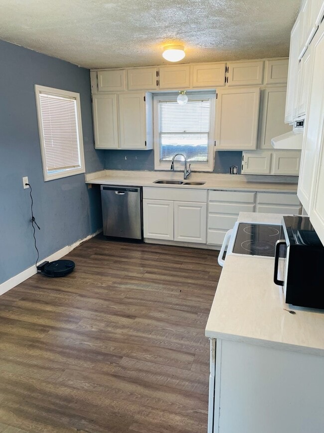 Building Photo - 420 E 500 S