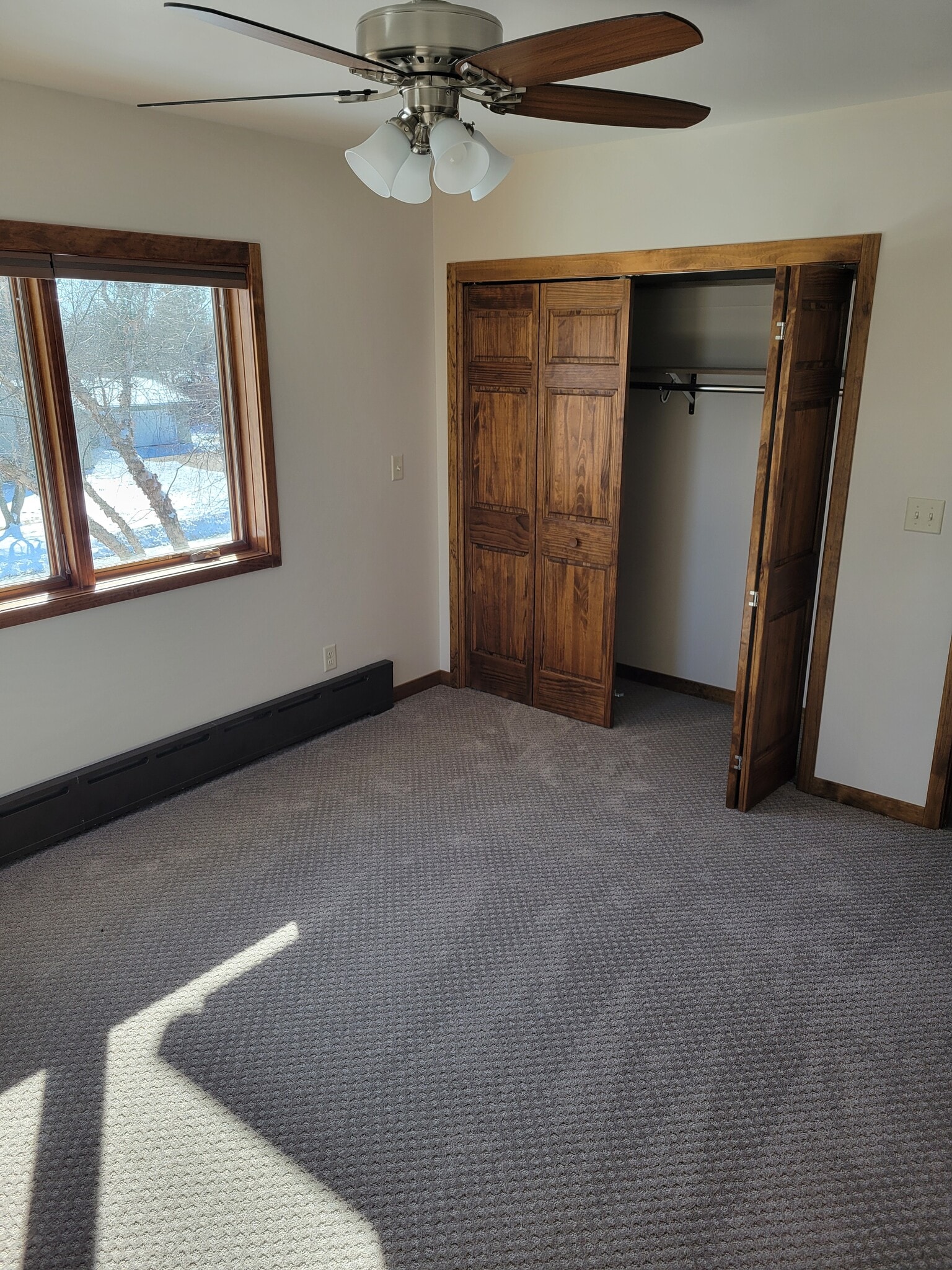 2nd Floor Bedroom #2: 11' x 14' - 4605 Oneida St