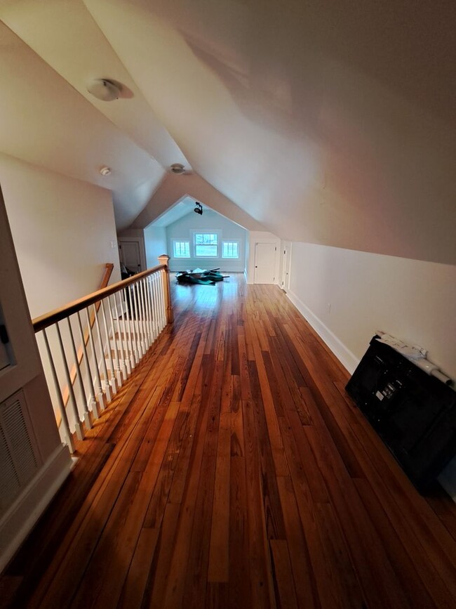 Building Photo - Fully Remodeled Home