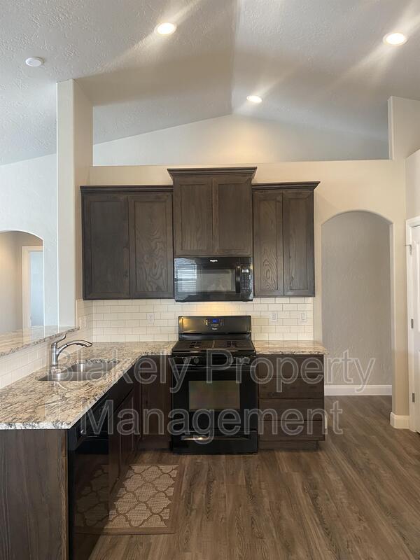Building Photo - 1476 W Soldotna Dr
