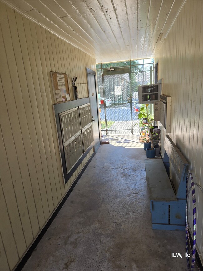 Building Photo - 301 Avondale St