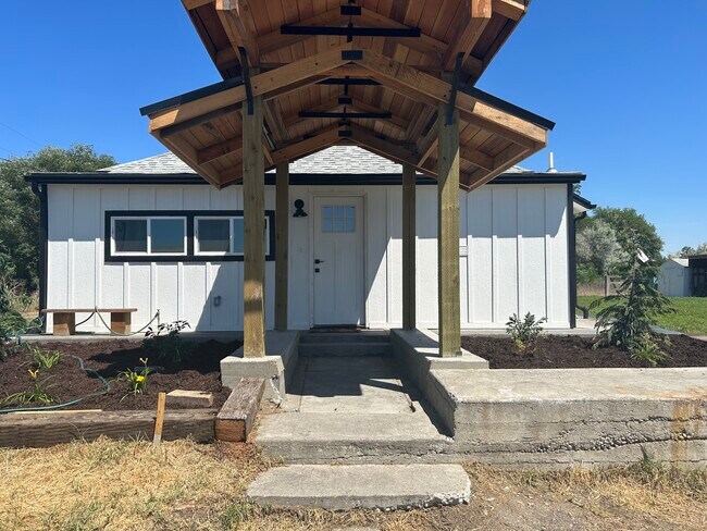 Building Photo - 81450 N Golda Rd
