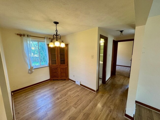 Building Photo - 1076 Thornwood Dr