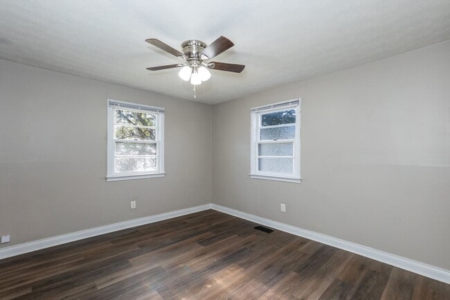 Building Photo - Cozy 3 Bedroom Downtown Apex Home