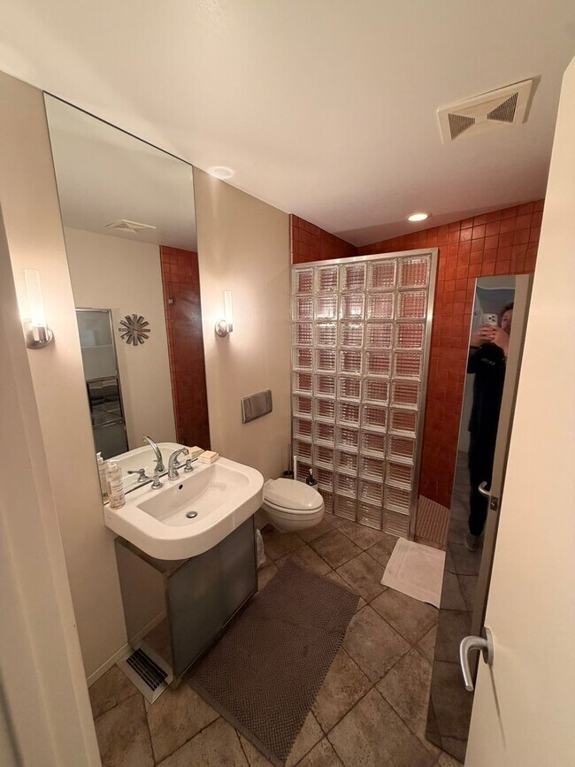 Building Photo - 640 K St