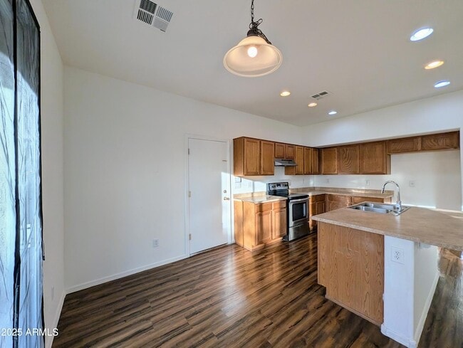 Building Photo - 3848 E Pollack St