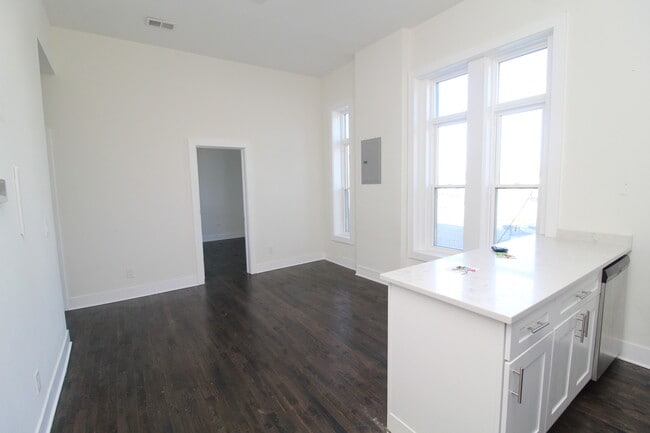 Building Photo - 2362 N Clybourn Ave