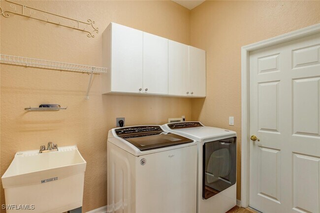Building Photo - 9666 Casa Mar Cir