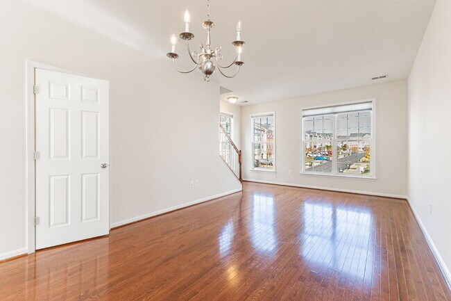 Building Photo - This beautiful townhouse has everything yo...