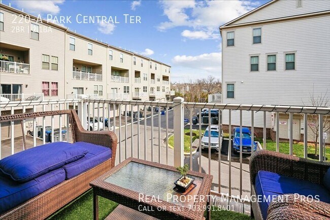 Building Photo - 220 Park Central Ter