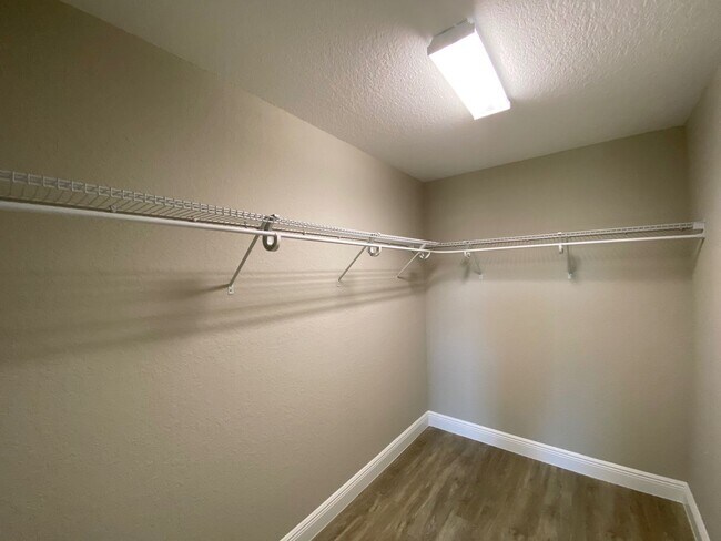 Building Photo - *** COMING SOON NOT AVAILABLE FOR SHOW UNIT MID APRIL....3/2/2 Silver Spring Shores **Won't Last***