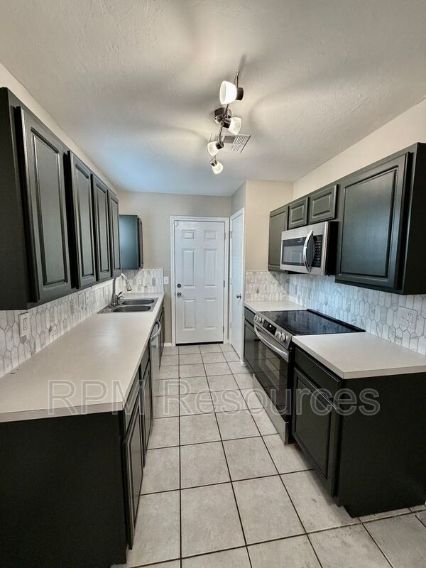 Building Photo - 1617 NW 150th Terrace