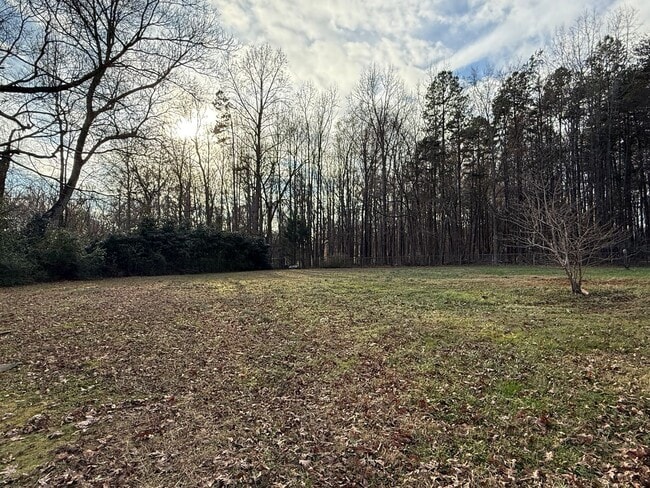 Building Photo - Renovated 3 bedroom 2 bathroom home with large yard