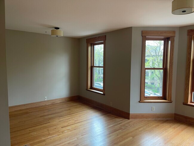 Living room - 1211 W Newport Ave