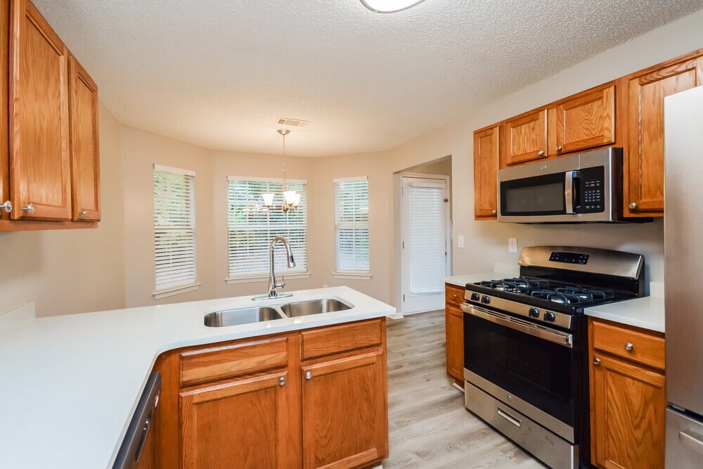 Building Photo - 10662 Village Landing